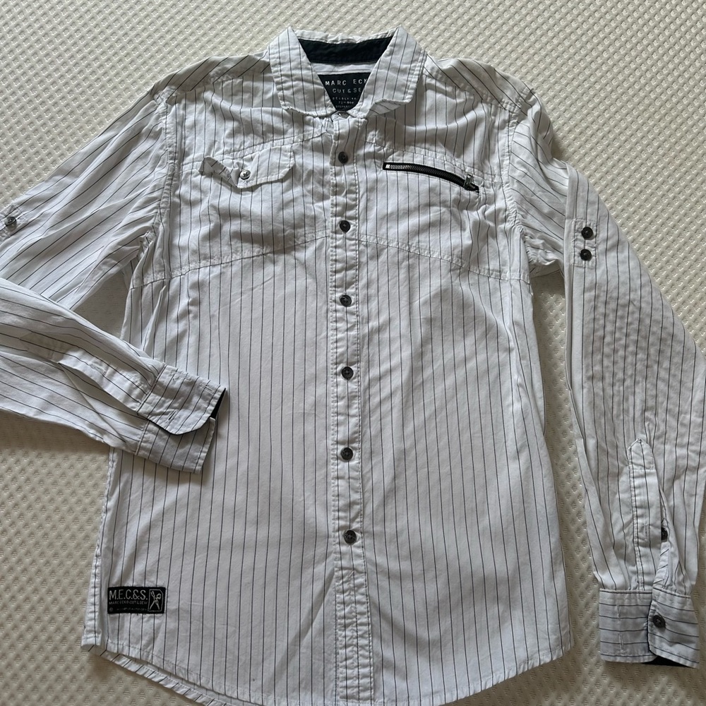 Men’s button-down size small